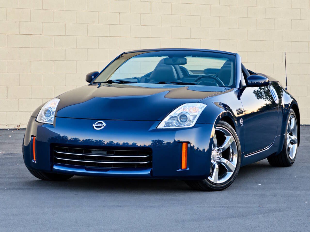 Used 2007 Nissan 350Z Touring RWD image 4