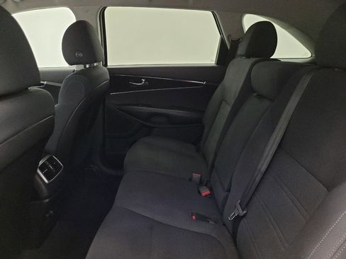 Used 2019 Kia Sorento L FWD image 18