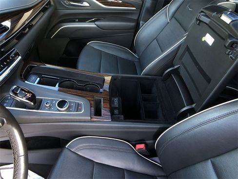 Certified 2022 Cadillac Escalade Premium Luxury w/ Performance Package image 28