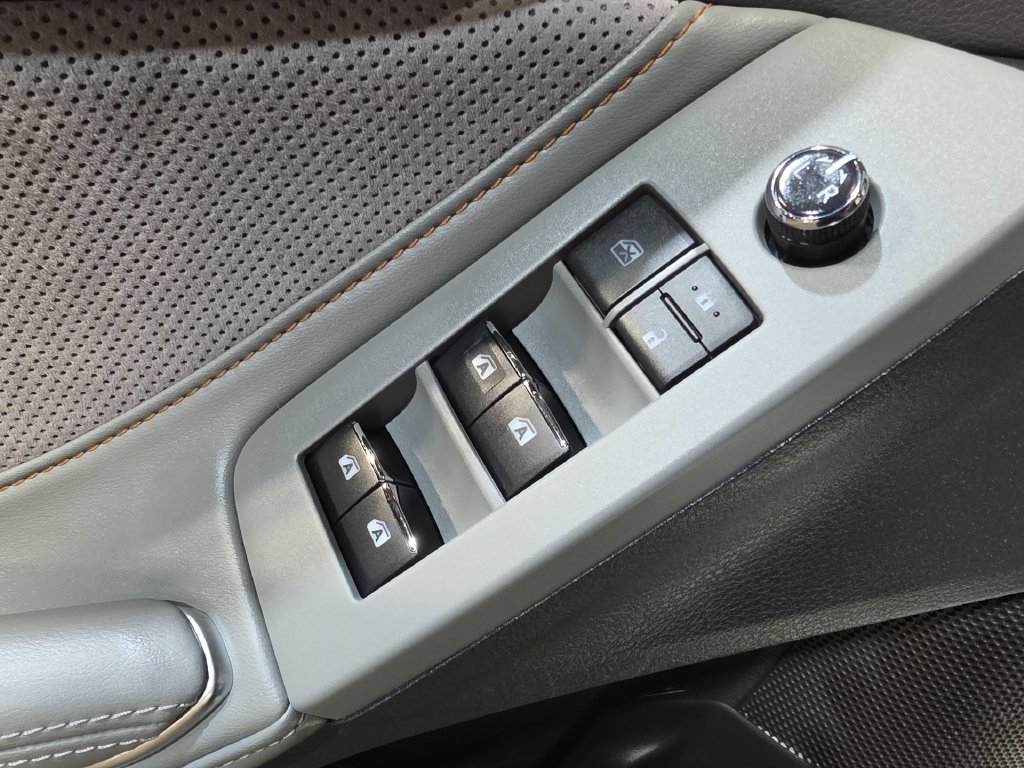 Used 2019 Toyota Avalon XSE w/ All Weather Liner Package FWD image 15