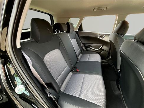 Used 2025 Kia Soul LX FWD image 24