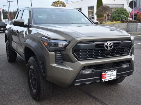 Certified 2025 Toyota Tacoma TRD Off-Road image 3