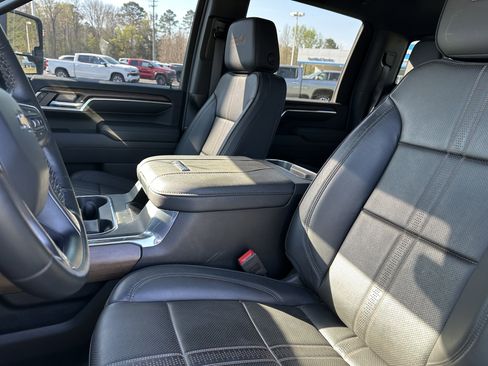 Used 2025 Chevrolet Silverado 2500 High Country w/ Technology Package image 13