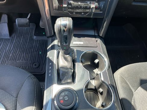Used 2018 Ford Explorer XLT w/ Equipment Group 201A AWD/4WD image 18