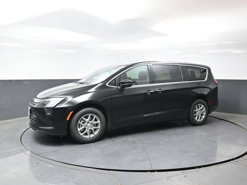 New 2027 Chrysler Pacifica Select FWD image 5
