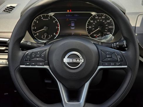 Used 2024 Nissan Altima 2.5 SV FWD image 18