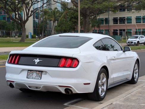 Used 2017 Ford Mustang Coupe image 5