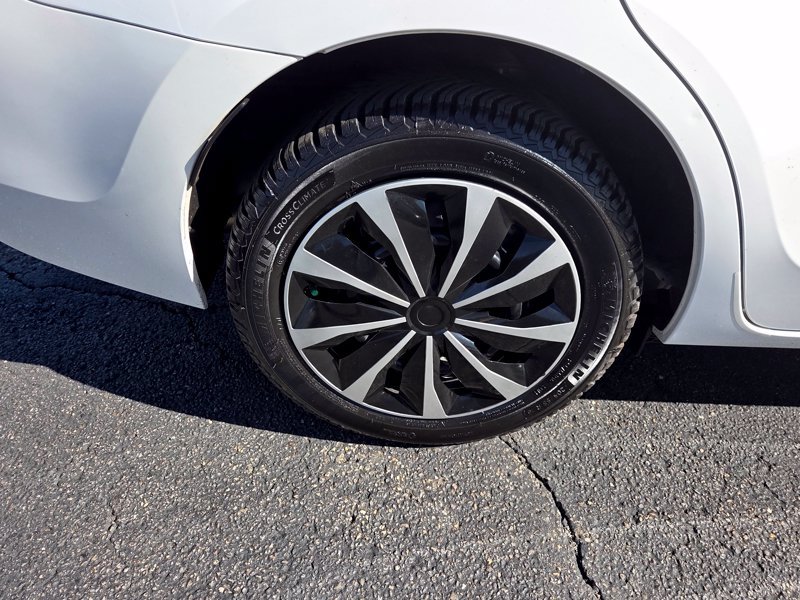Used 2018 Toyota Corolla LE FWD image 9