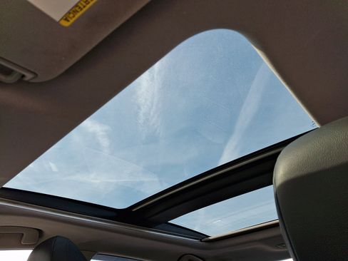 Used 2019 Toyota Camry XLE w/ Navigation Package image 14