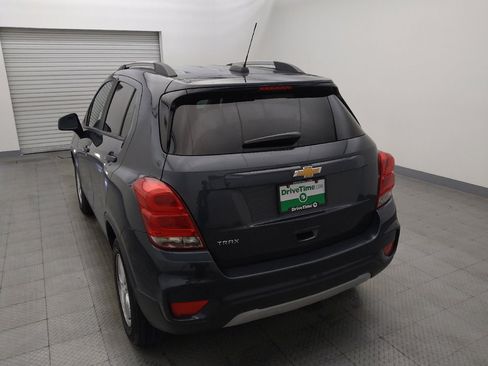 Used 2021 Chevrolet Trax LT w/ LT Convenience Package FWD image 6