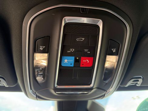 Used 2022 Jeep Wagoneer Series II AWD/4WD image 30