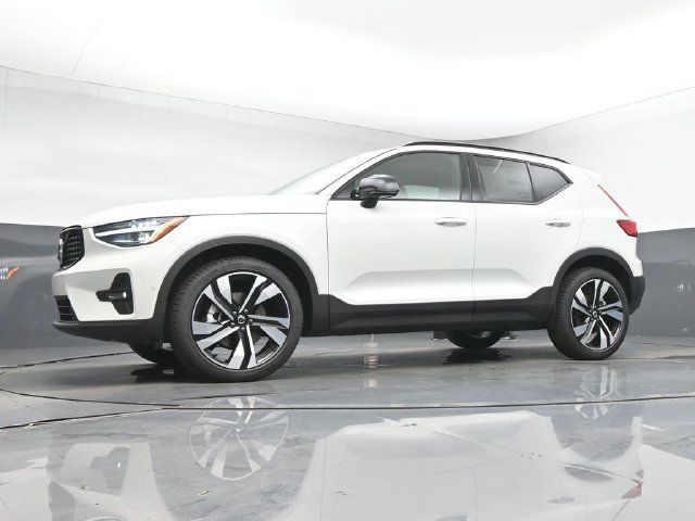 New 2026 Volvo XC40 B5 Plus w/ Climate Package AWD/4WD image 38
