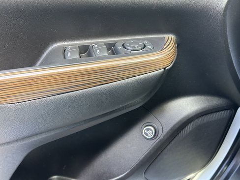 Used 2023 GMC Acadia SLE w/ Driver Convenience Package AWD/4WD image 18