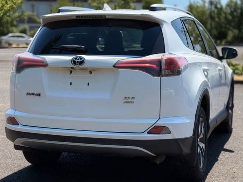 Used 2016 Toyota RAV4 XLE AWD/4WD image 5