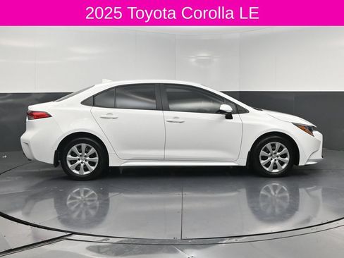 Used 2025 Toyota Corolla LE FWD image 4