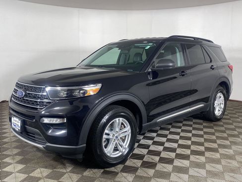 Used 2023 Ford Explorer XLT w/ Equipment Group 202A AWD/4WD image 28