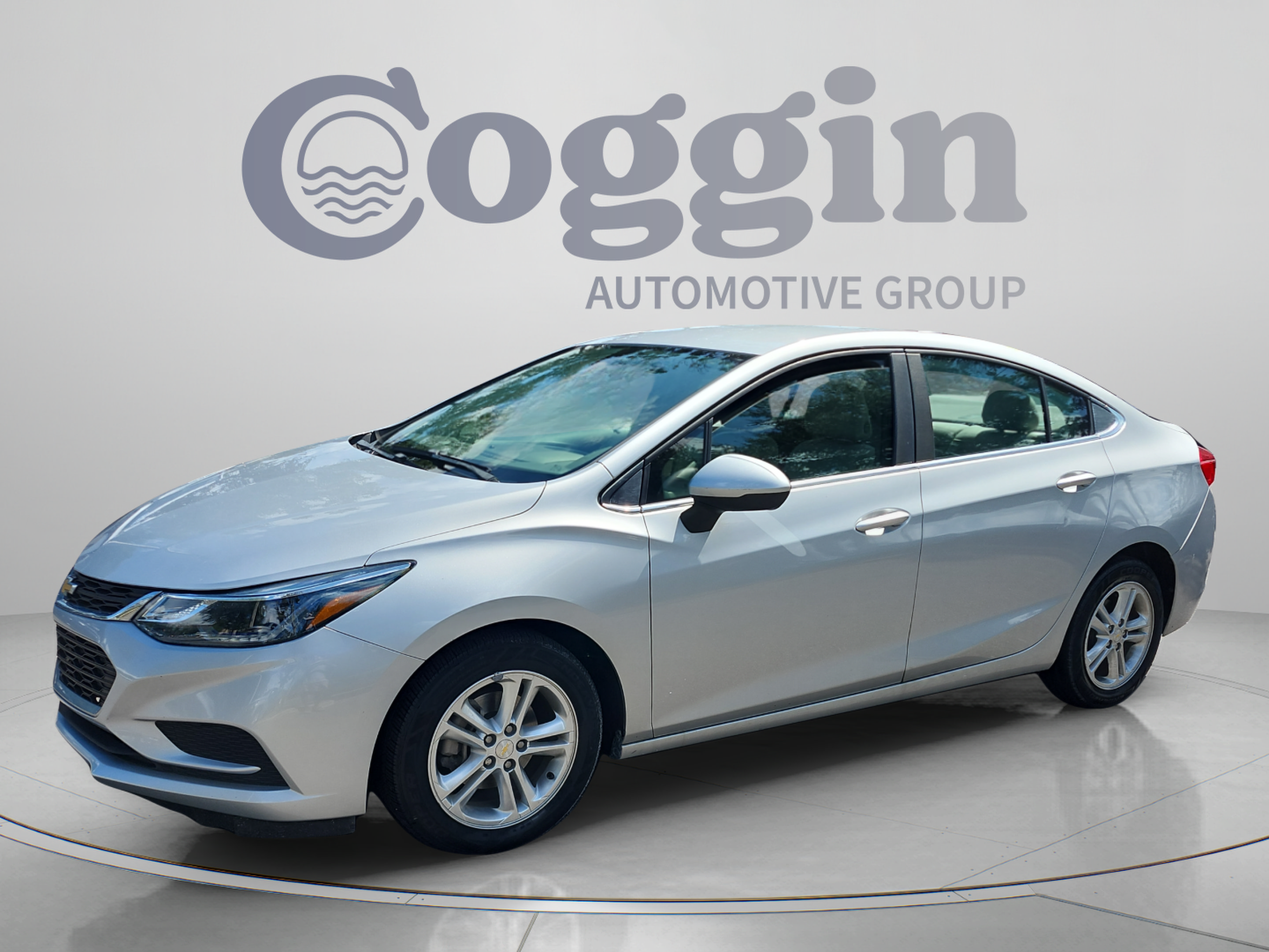 Used 2017 Chevrolet Cruze LT FWD image 1