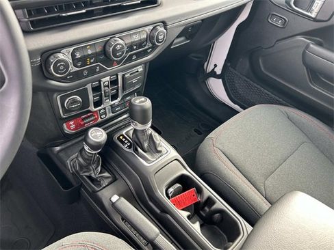 Used 2024 Jeep Wrangler Rubicon w/ Convenience Group image 26