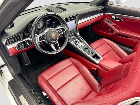 Used 2019 Porsche 911 Cabriolet image 9