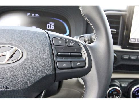 Used 2024 Hyundai Venue Limited image 20