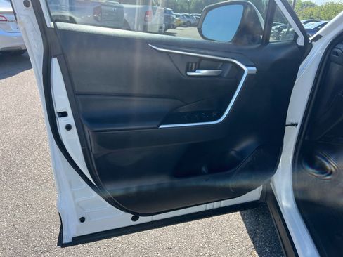 Used 2025 Toyota RAV4 XLE w/ Convenience Package FWD image 36