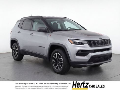 Used 2025 Jeep Compass Trailhawk image 1