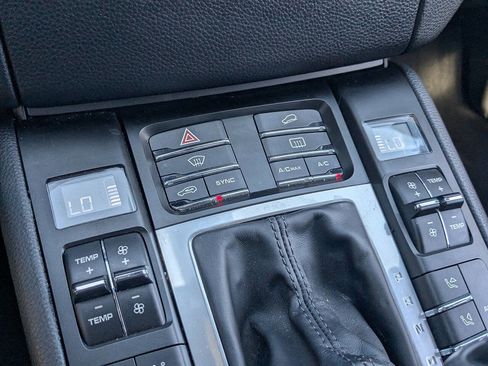 Used 2018 Porsche Macan image 28