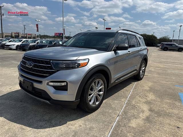 Used 2024 Ford Explorer XLT w/ Equipment Group 202A RWD image 3