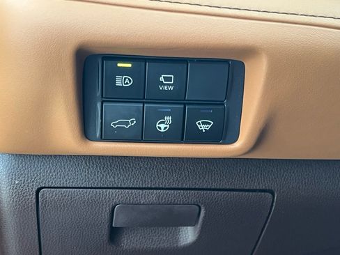 Used 2021 Toyota Highlander Platinum image 30