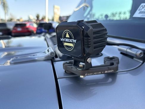 Used 2020 Jeep Gladiator Rubicon image 9