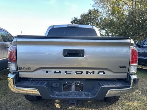 Used 2022 Toyota Tacoma TRD Off-Road image 13