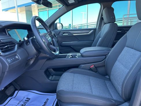 Used 2025 GMC Acadia Elevation image 16