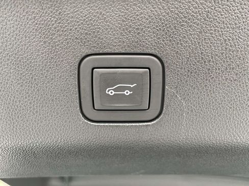 Used 2024 Chevrolet Suburban Z71 w/ Luxury Package AWD/4WD image 12