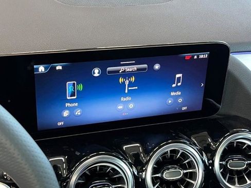 New 2025 Mercedes-Benz GLA 35 AMG 4MATIC image 5