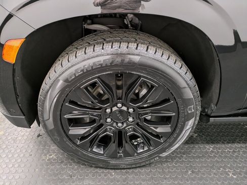 Used 2023 GMC Yukon Denali w/ Denali Reserve Package image 7