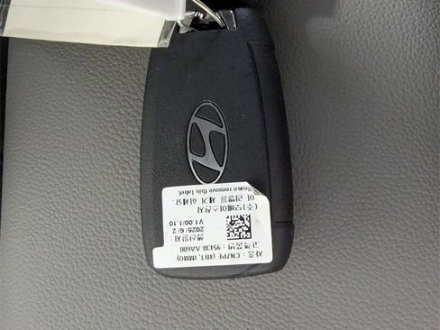 New 2025 Hyundai Elantra SE image 28