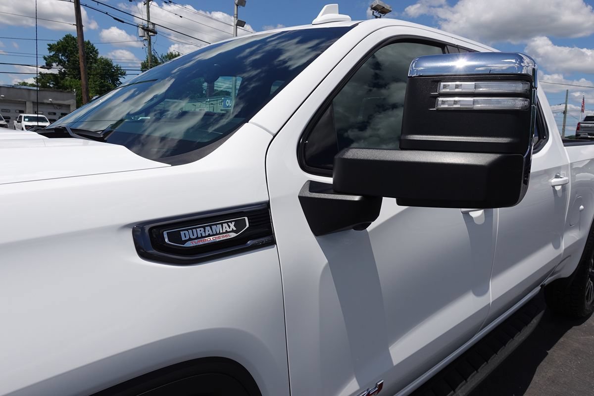 Used 2024 GMC Sierra 1500 AT4 w/ Technology Package AWD/4WD image 9