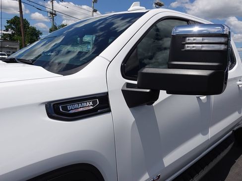 Used 2024 GMC Sierra 1500 AT4 w/ Technology Package AWD/4WD image 9