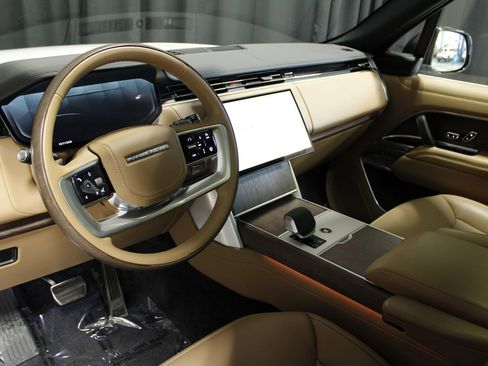 Used 2025 Land Rover Range Rover SE AWD/4WD image 27