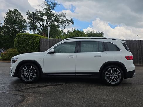 Used 2025 Mercedes-Benz GLB 35 AMG 4MATIC image 2