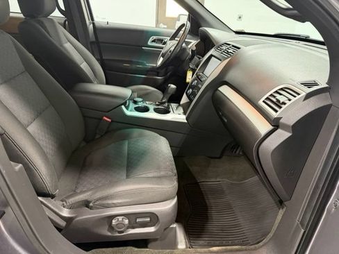 Used 2014 Ford Explorer XLT w/ Equipment Group 201A AWD/4WD image 22