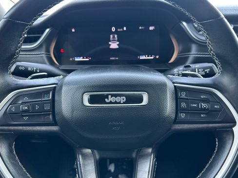 Used 2022 Jeep Grand Cherokee Limited AWD/4WD image 10