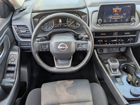 Certified 2025 Nissan Rogue SV AWD/4WD image 12