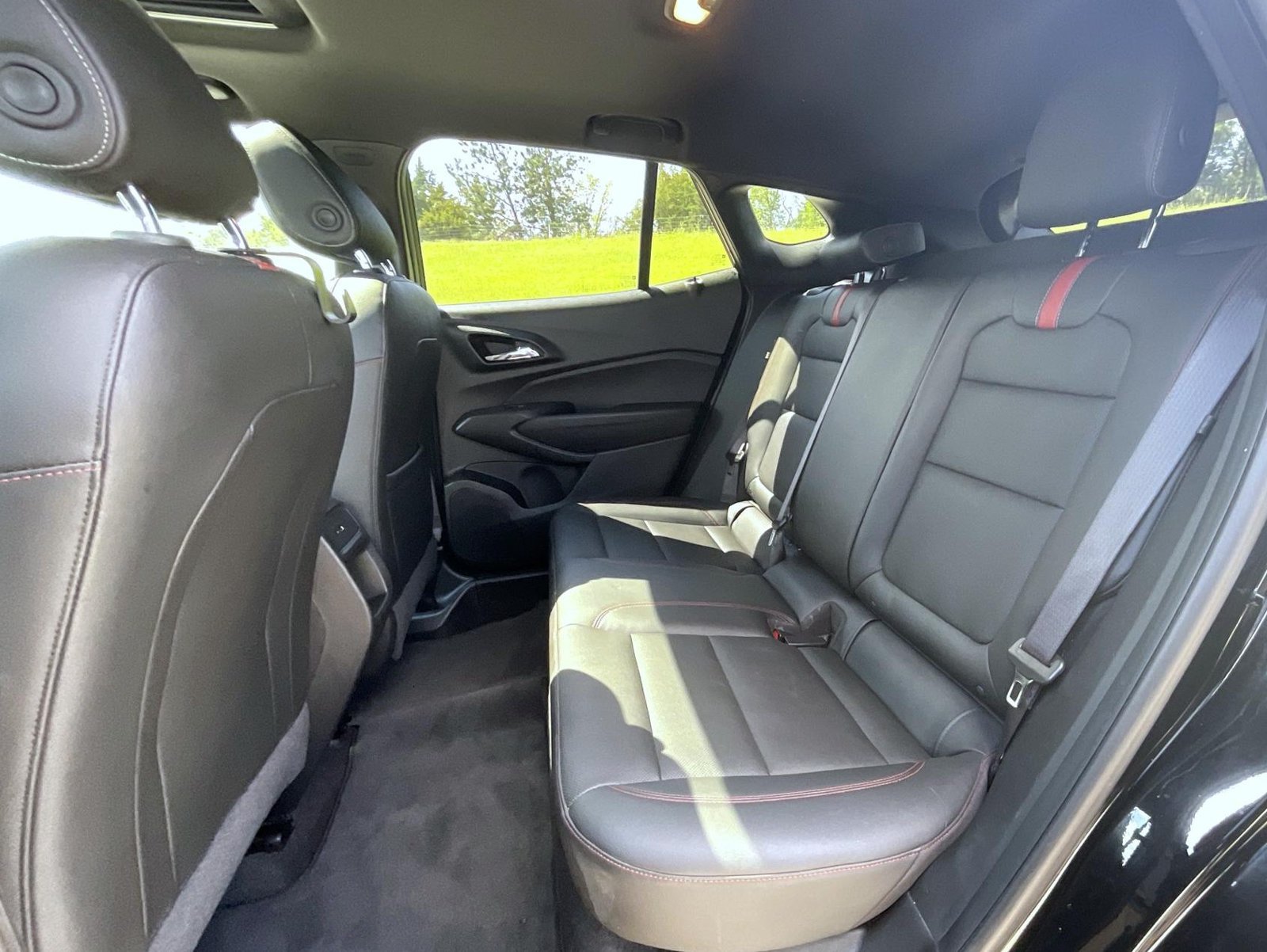 Used 2024 Chevrolet Trax RS w/ Sunroof Package FWD image 19