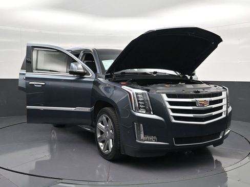 Used 2019 Cadillac Escalade Luxury RWD image 38