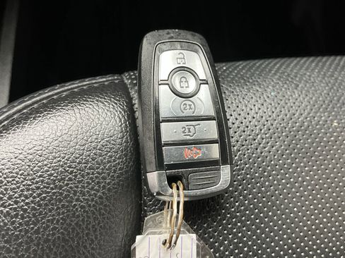 Used 2018 Ford Expedition Max XLT w/ Equipment Group 202A AWD/4WD image 31