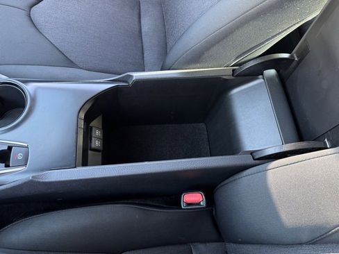 Certified 2020 Toyota Camry LE image 22