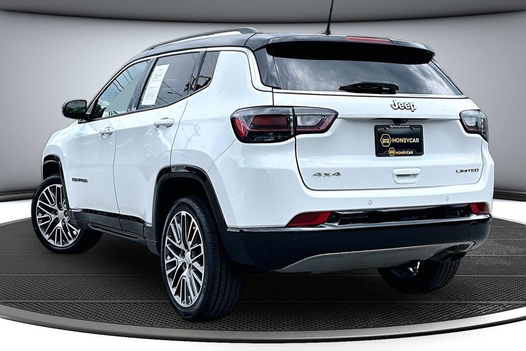 Used 2022 Jeep Compass Limited w/ Elite Group AWD/4WD image 4