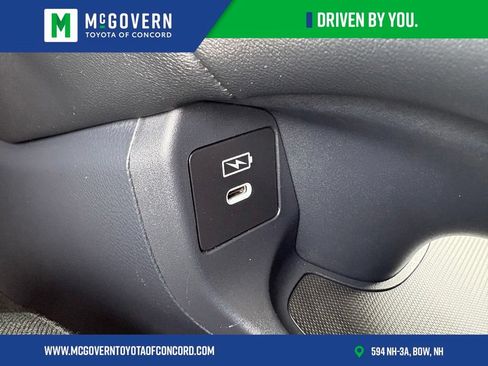 Used 2025 Honda HR-V LX image 32