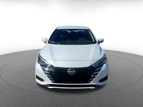 Used 2025 Nissan Versa SV image 4